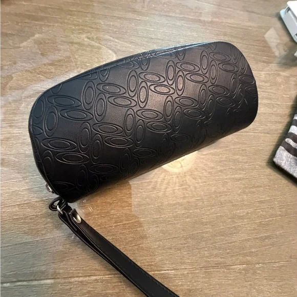 Oakley Black Embossed Case with Patterned Pouch - Picture 2 of 8